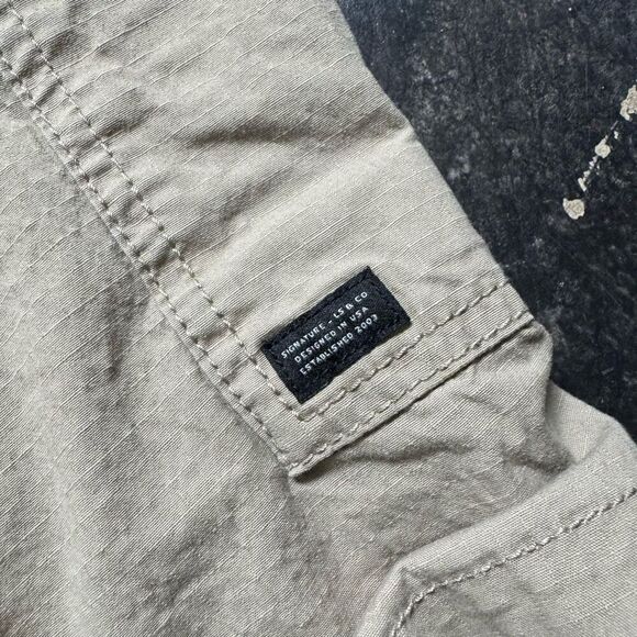 Signature Levi’s Tan Cargo Pants Lightweight Essential Men’s Size 40 Outdoors - Picture 14 of 16